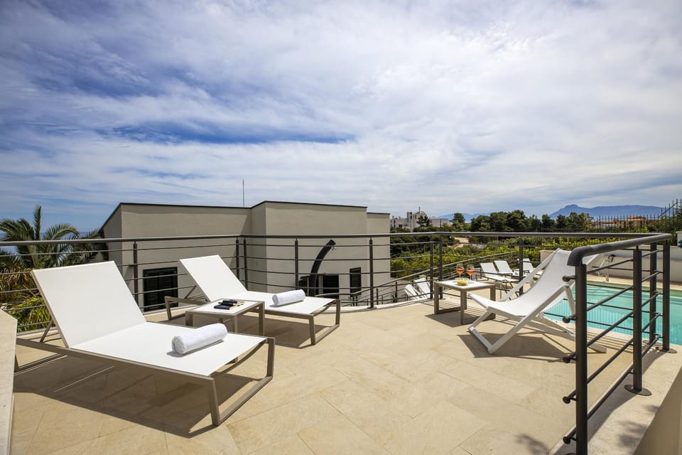 Solarium, Sea view, Swimming pool