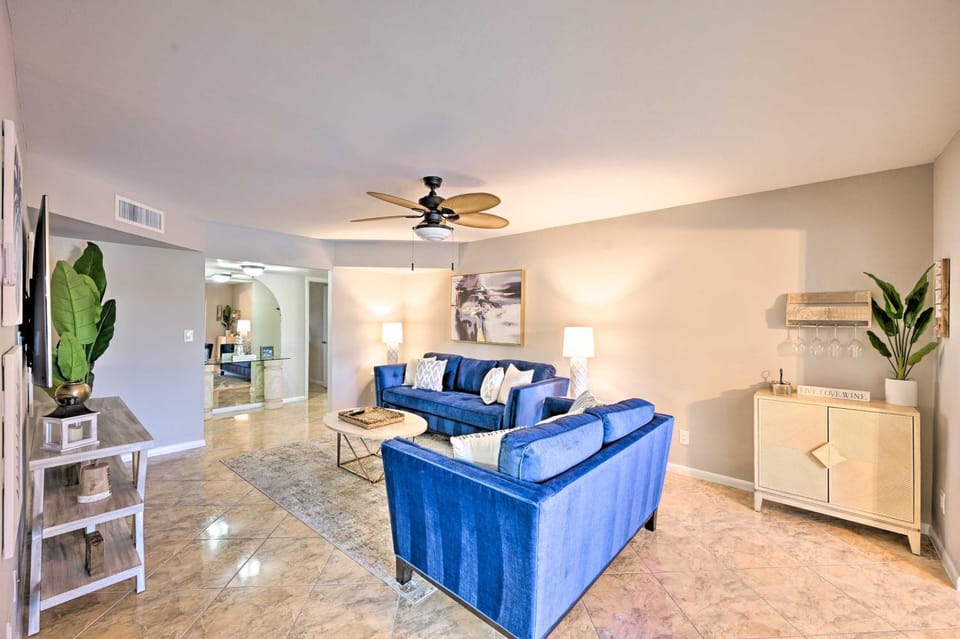 Naples Condo w/ Enclosed Balcony & Lake Views! House in Naples