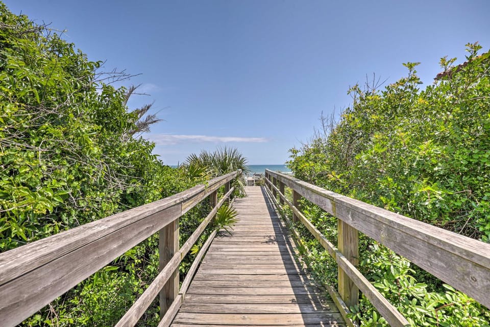 Walk to Crescent Beach: Condo w/ Pool Access House in Crescent Beach