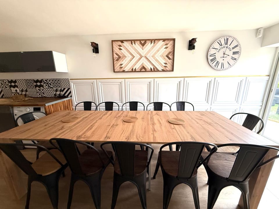 Villa luxueuse PMR avec ascenseur spa et piscine 12 personnes House in Occitanie