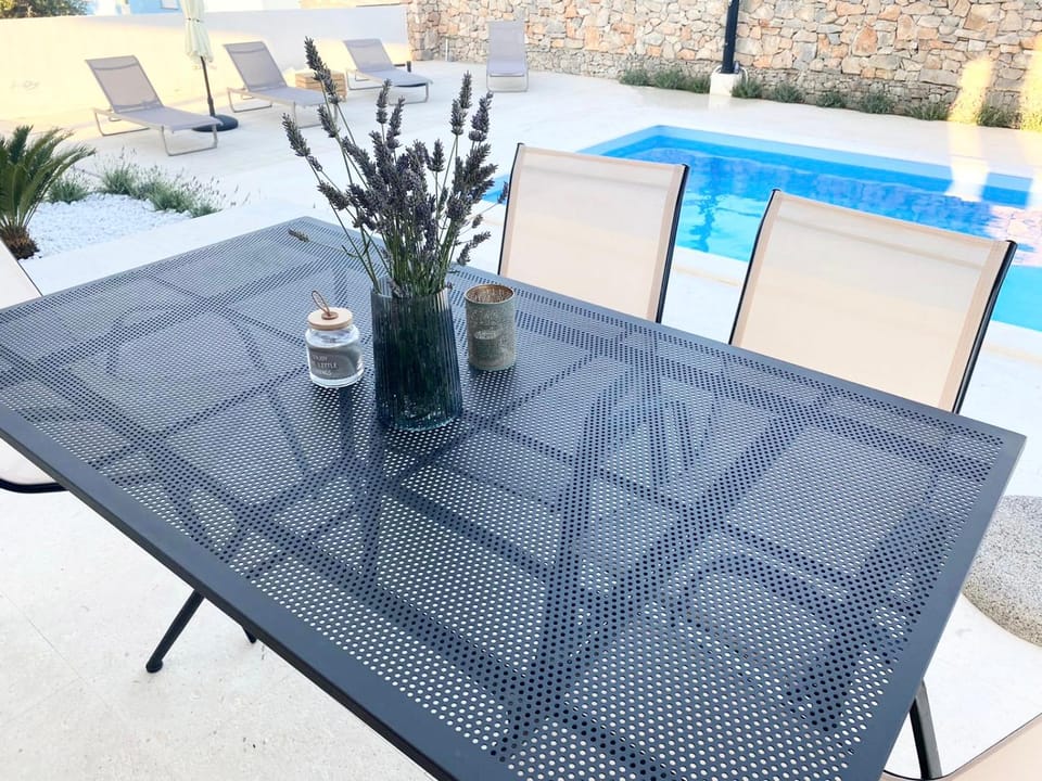 Swimming pool, Breakfast