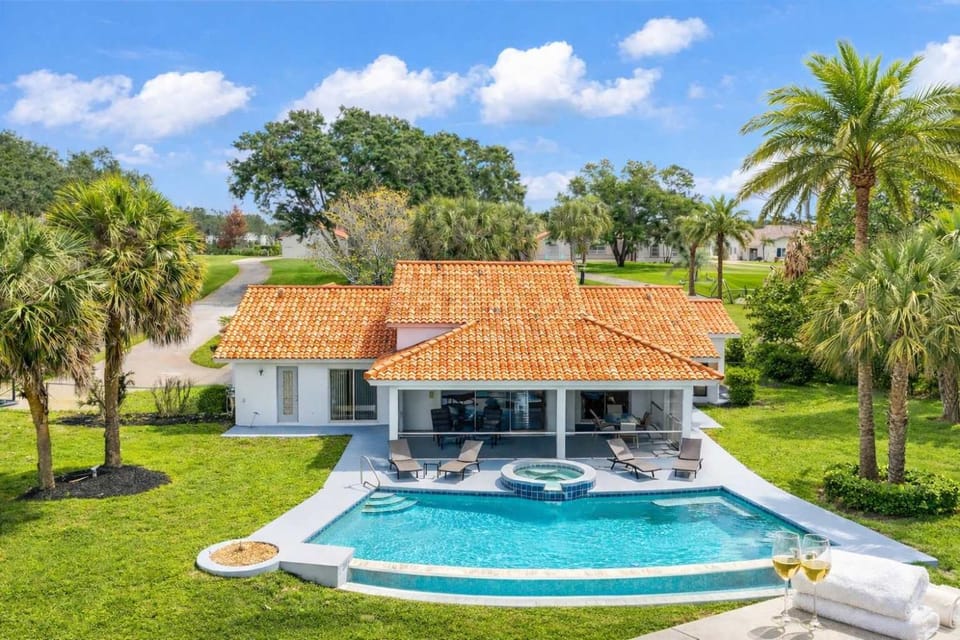 SWISS 101 - Lake Olsen House in Groveland