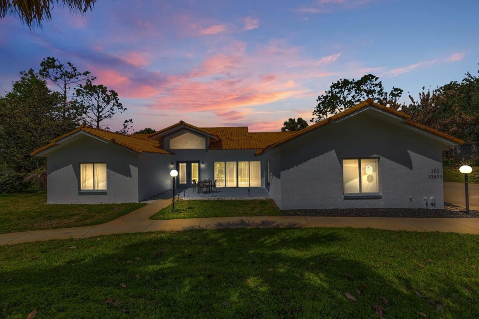 SWISS 101 - Lake Olsen House in Groveland