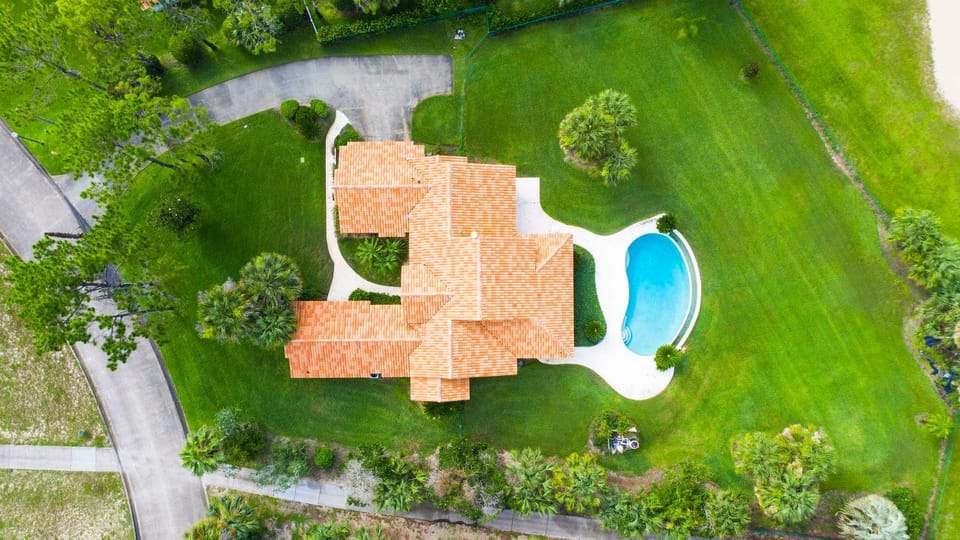 SWISS 30 - Golf Course House in Groveland
