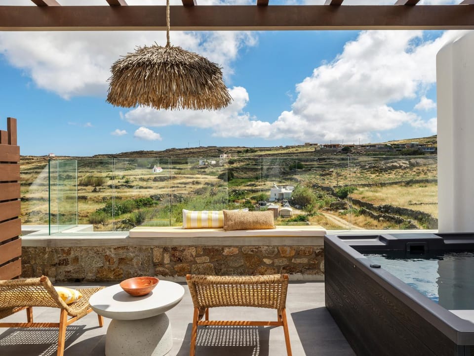 Patio, Day, Natural landscape, Hot Tub, View (from property/room), Balcony/Terrace, Mountain view