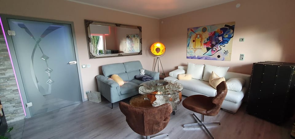 Living room, Seating area