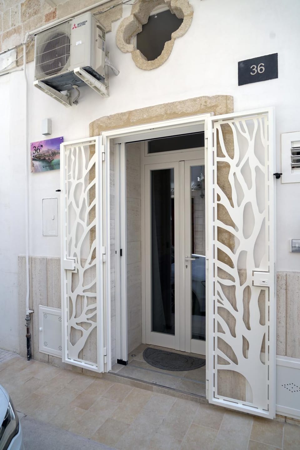 Facade/entrance