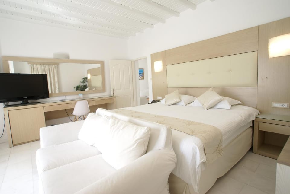 Bed, TV and multimedia, Photo of the whole room