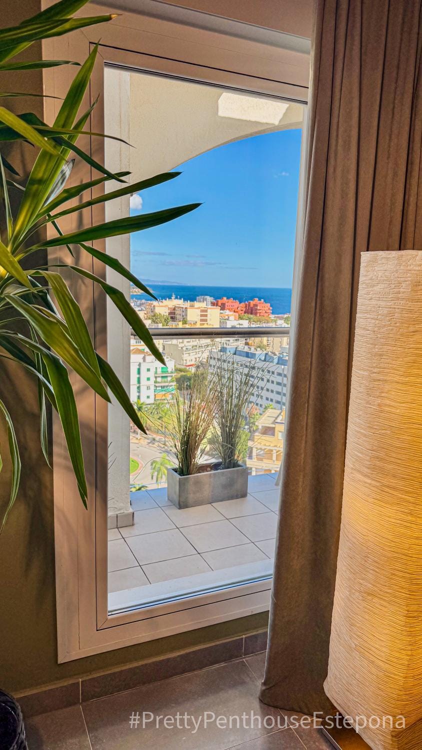 View (from property/room), City view, City view, Sea view, Sea view