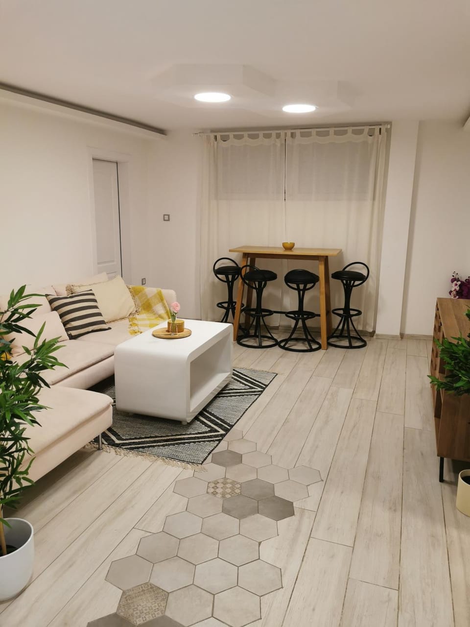 Living room, Dining area