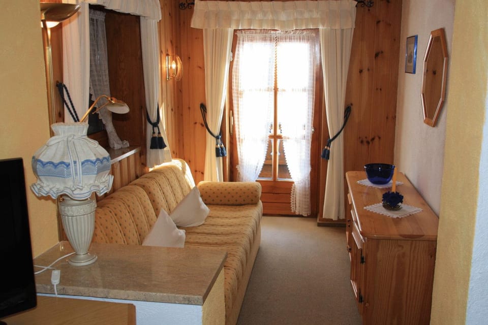 Day, Living room