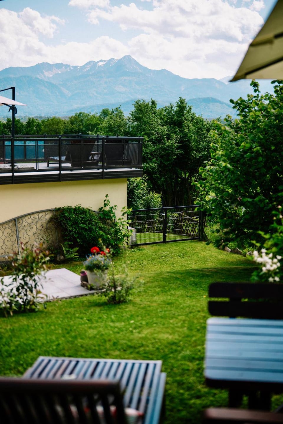 Day, Natural landscape, BBQ facilities, Garden, View (from property/room), Seating area, Pets, Garden view, Mountain view, Sunset