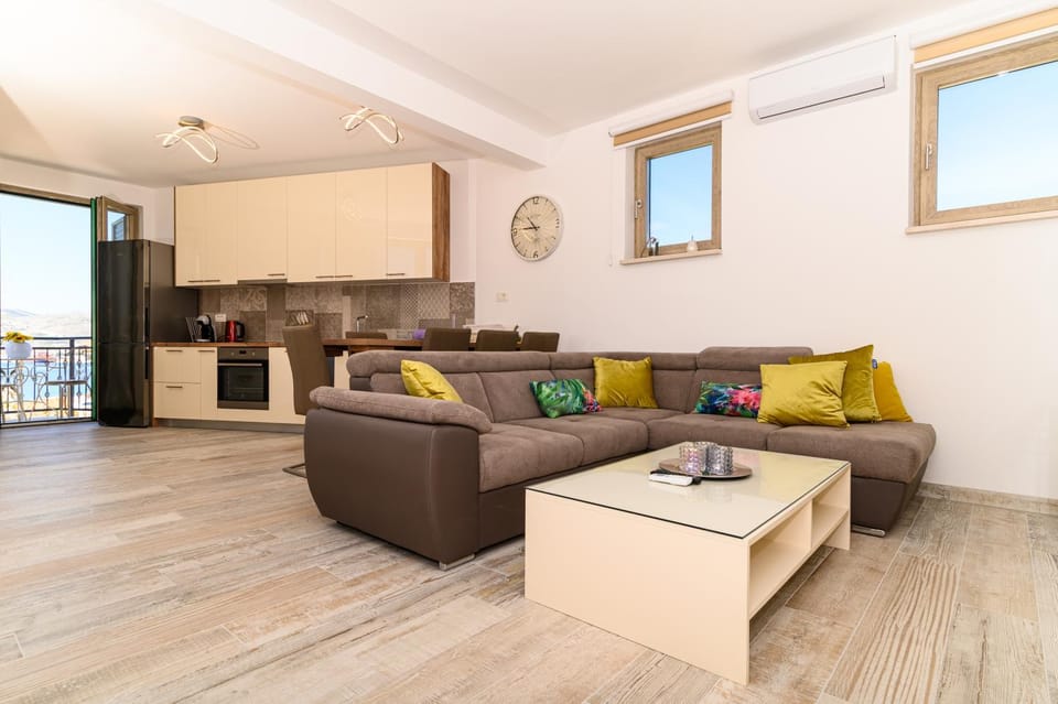 Balcony/Terrace, Kitchen or kitchenette, Living room