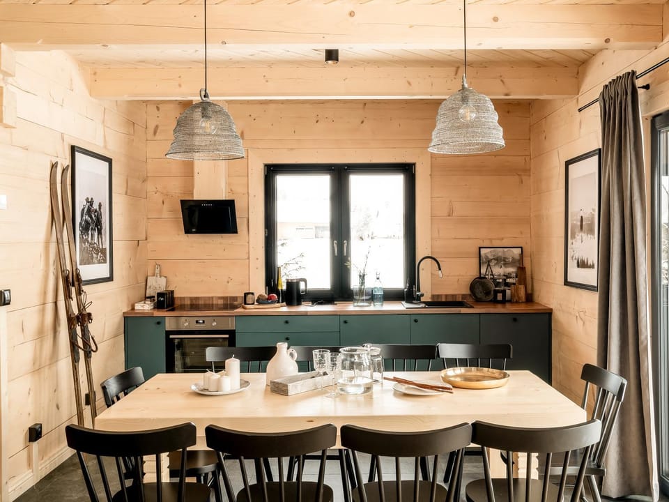 Food and drinks, Dining area, Food, Area and facilities, Drinks