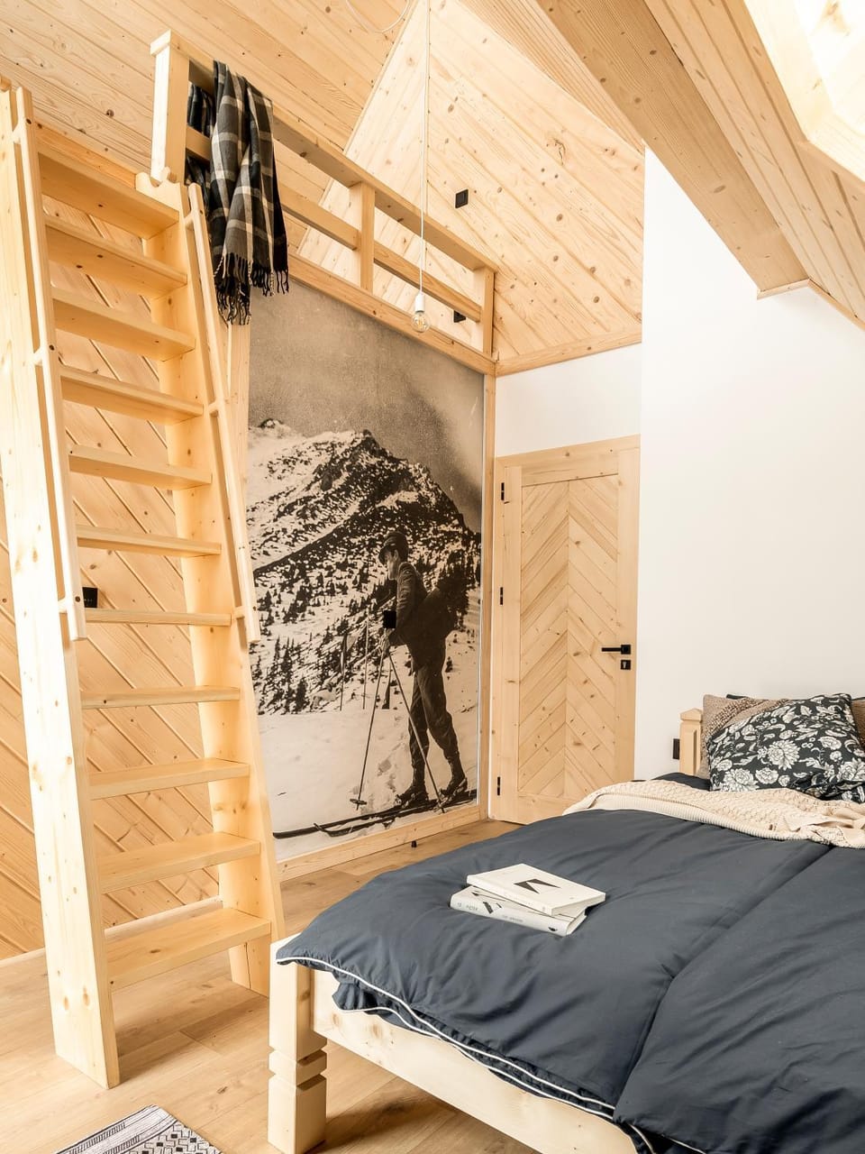 Bed, Other, Decorative detail, Bedroom, Area and facilities