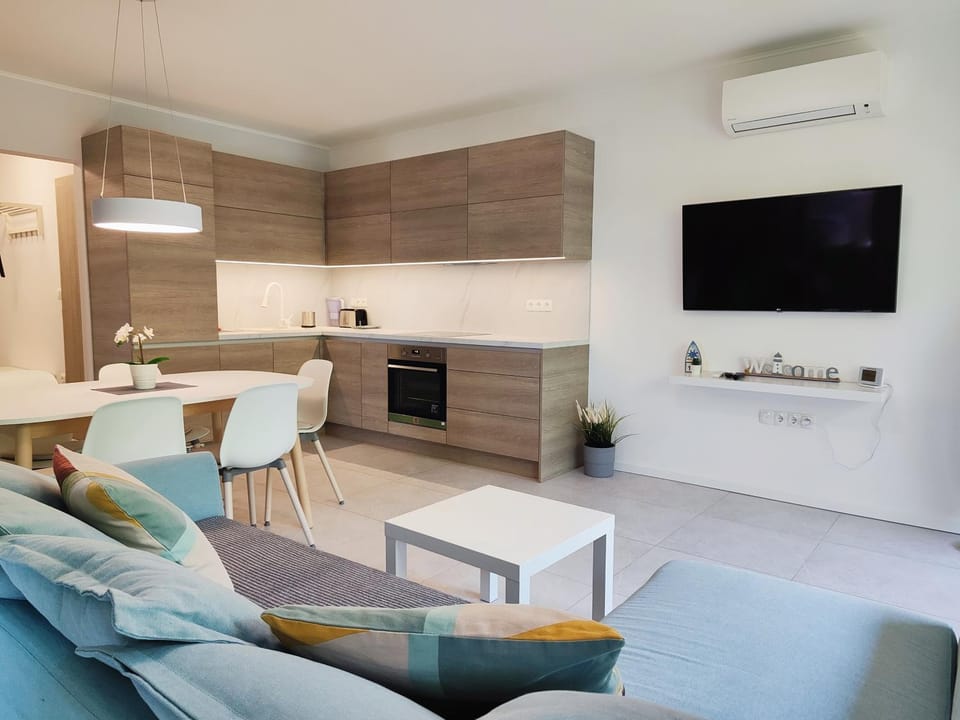 TV and multimedia, Kitchen or kitchenette, Living room, Dining area