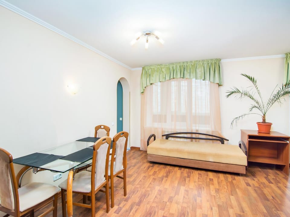 Living room, Photo of the whole room, Seating area, Dining area