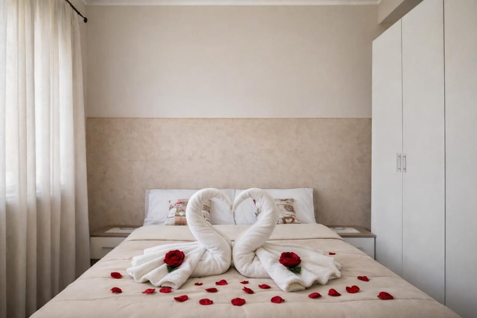 Bed, Bedroom, towels