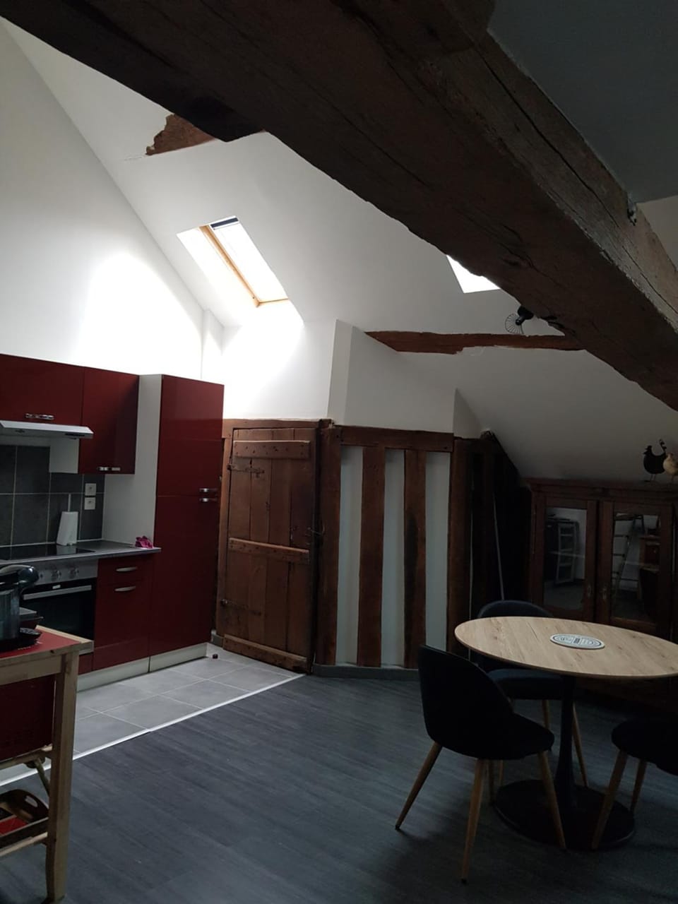 Kitchen or kitchenette, Dining area, oven, stove