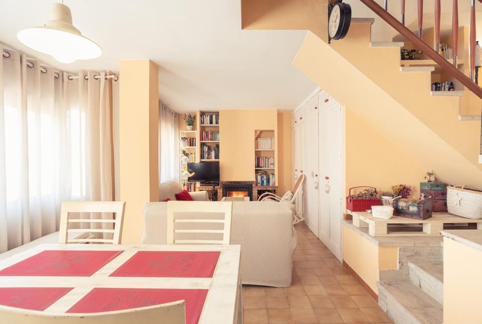 Living room, Dining area