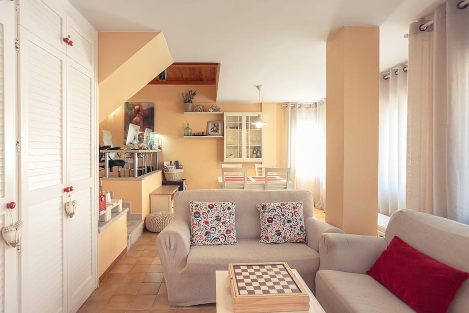 Living room, Dining area