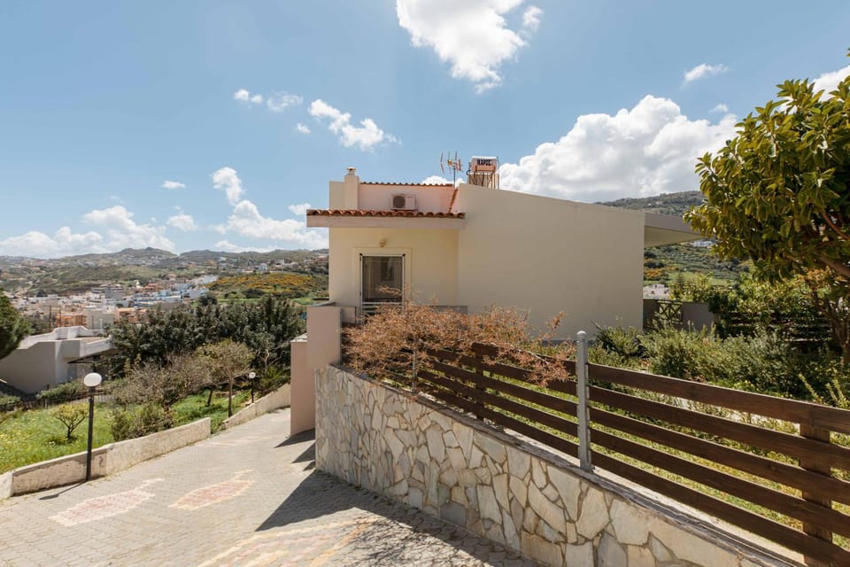 Property building, Day, Natural landscape, Balcony/Terrace, City view, Mountain view