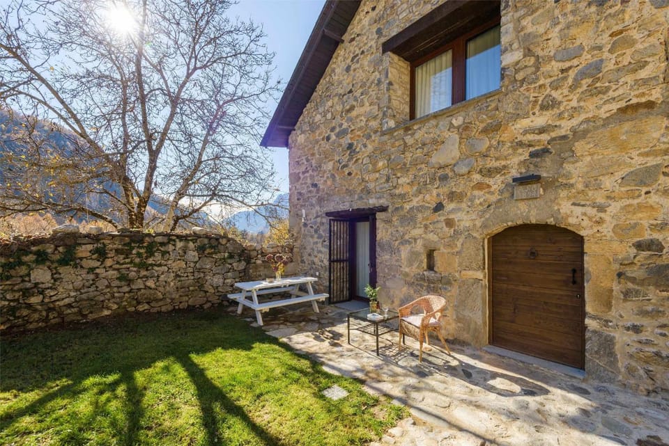 Facade/entrance, Garden, Balcony/Terrace