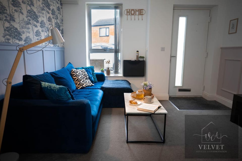 1 Bed House , Free WiFi,Free Parking,Leasure,Business Apartment in Swansea