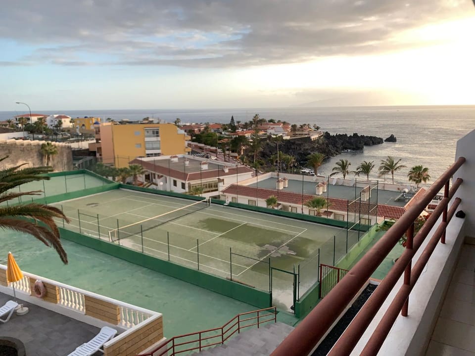 Day, Tennis court, Sea view