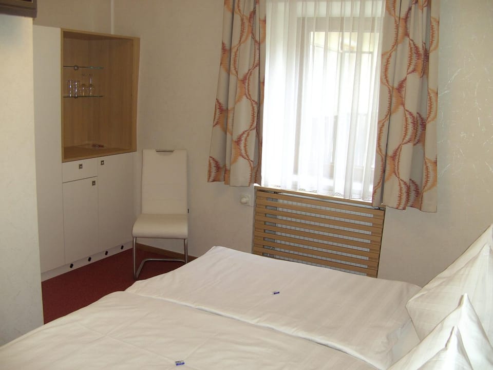 Photo of the whole room, Decorative detail