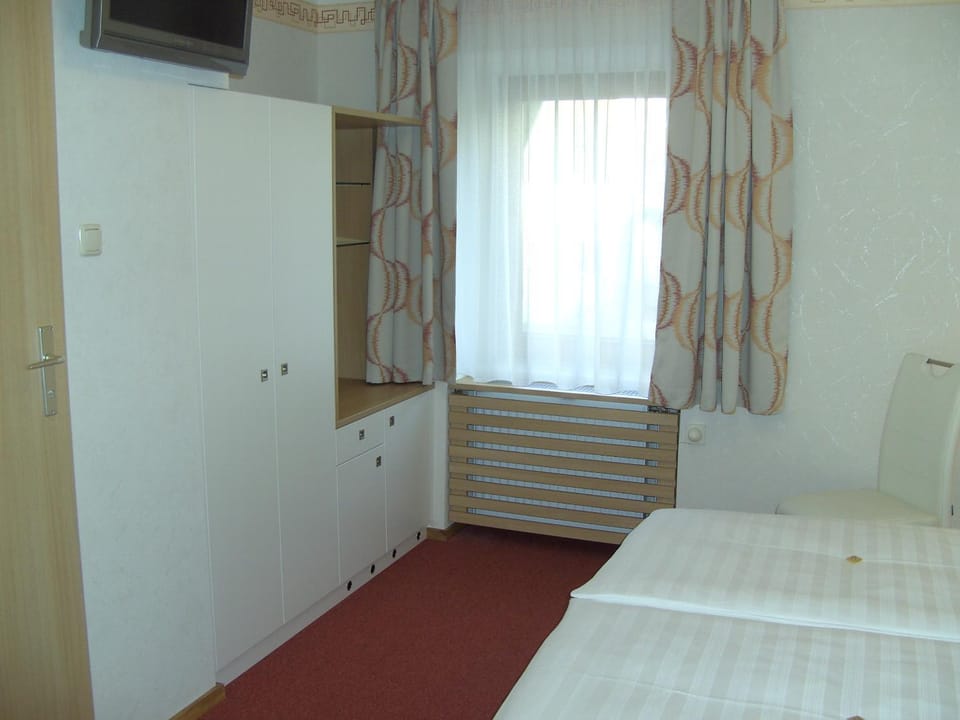 Photo of the whole room, Decorative detail