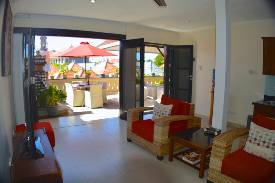 Communal lounge/ TV room
