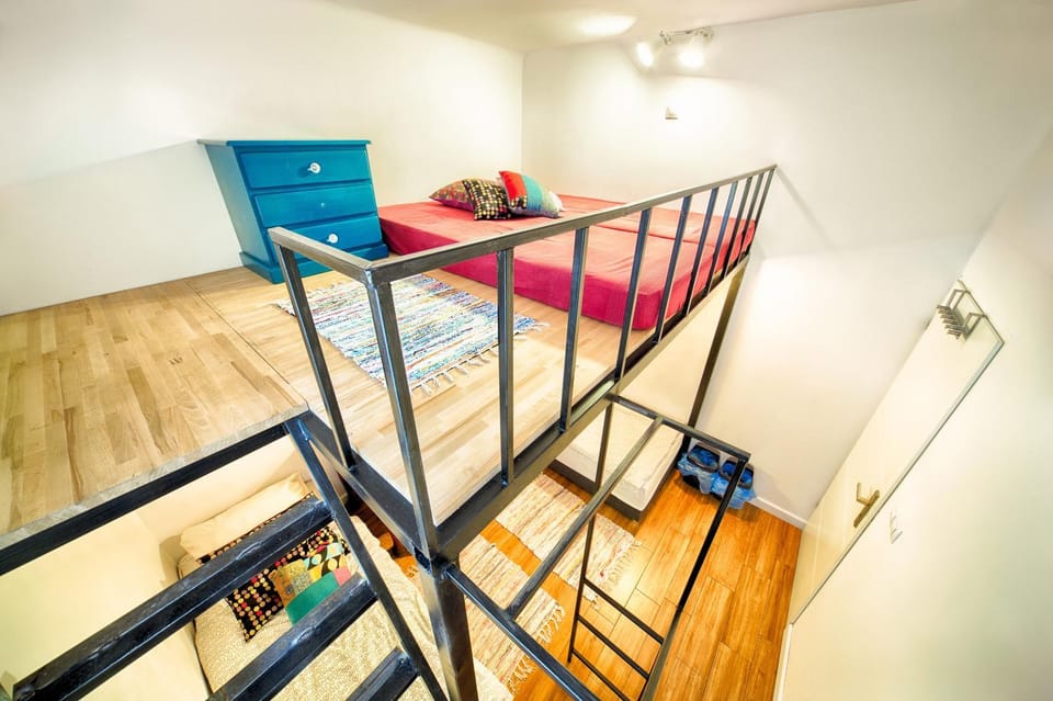 Rodzinna przestrzeń dla 8 osób 2 pokoje z łazienką i mini aneksem Apartment in Warsaw