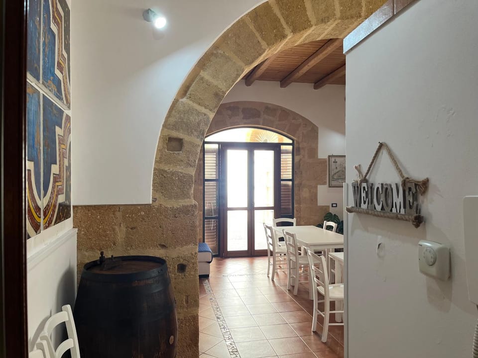 Communal lounge/ TV room, Kitchen or kitchenette, Lobby or reception, Communal kitchen