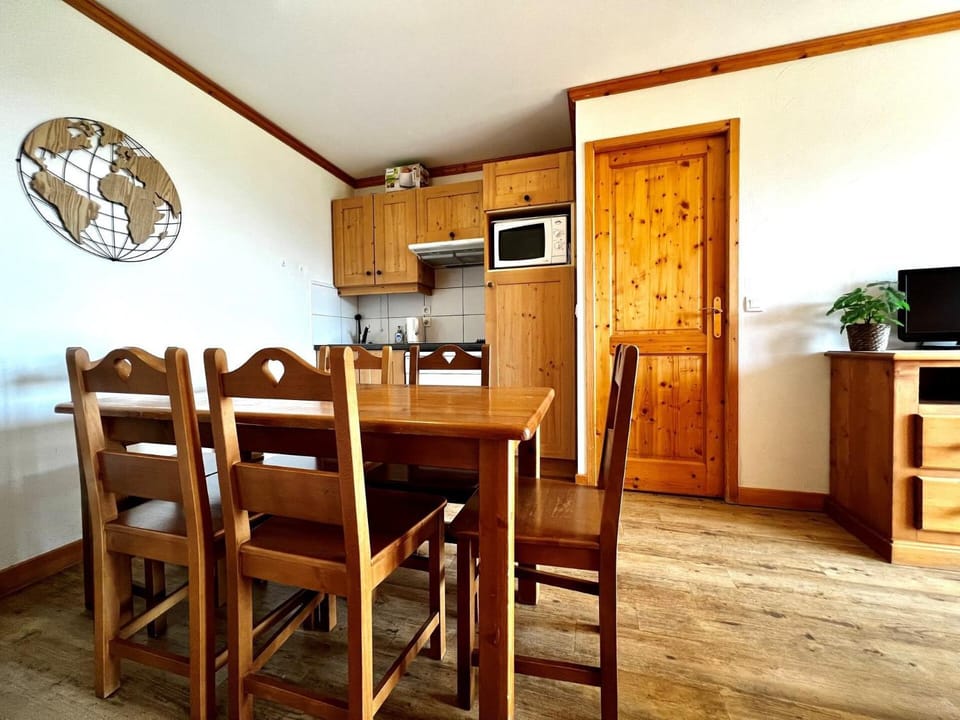 Résidence Les Belles Roches - Appartement six personnes au centre du village MAE-2994 Apartment in Notre-Dame-de-Bellecombe