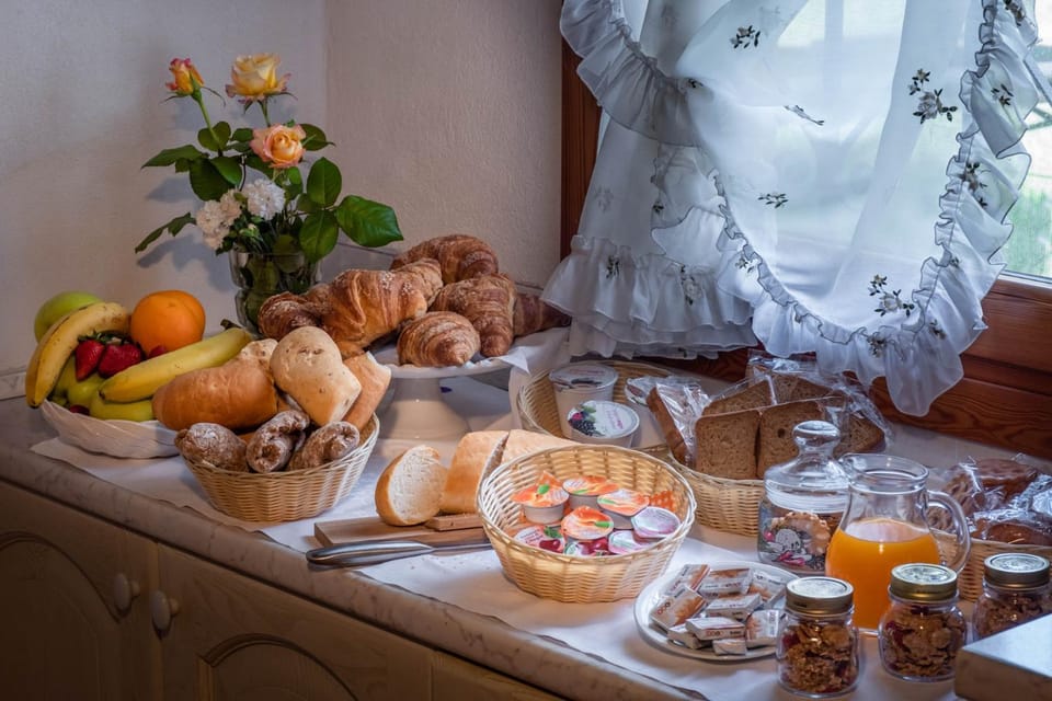 Food and drinks, Food, Breakfast, Continental breakfast, Buffet breakfast