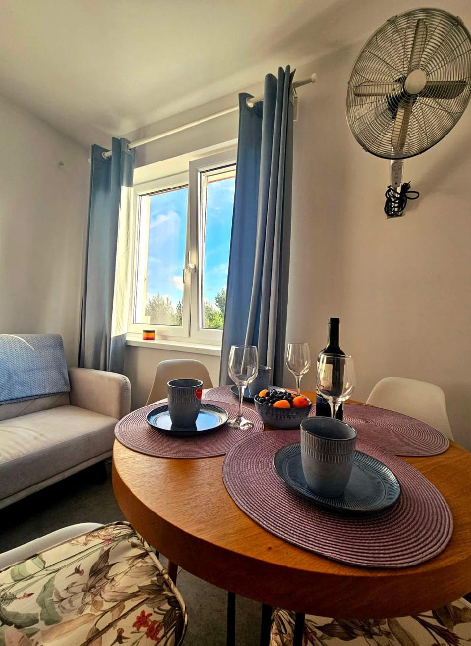 Seating area, Dining area