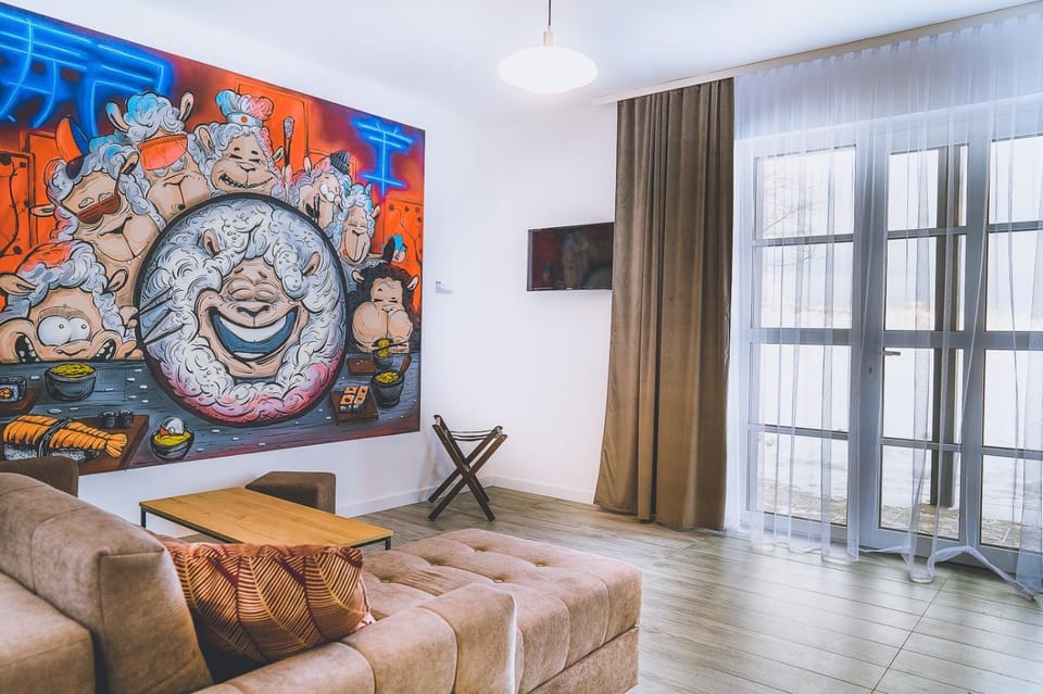 TV and multimedia, Living room, Decorative detail, Seating area