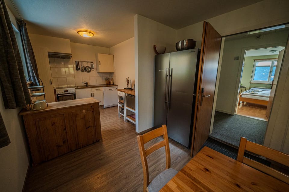 Kitchen or kitchenette, Dining area, stove