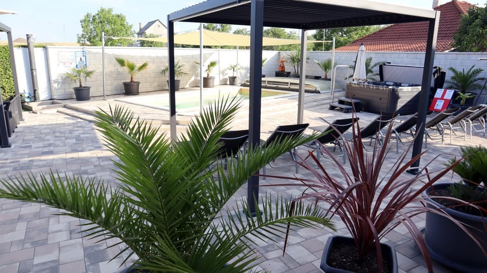 Garden, Swimming pool
