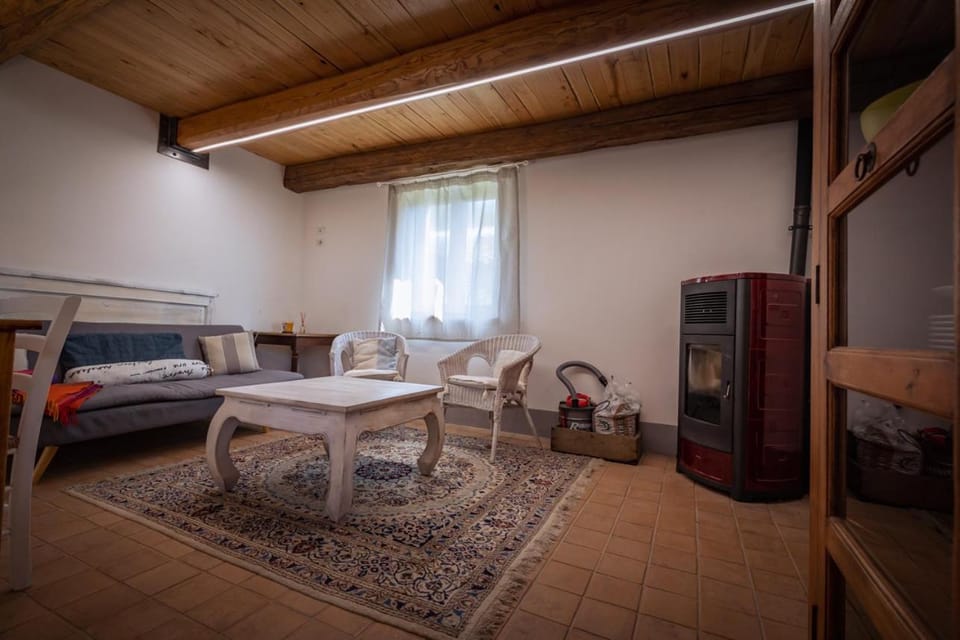 Living room, internet