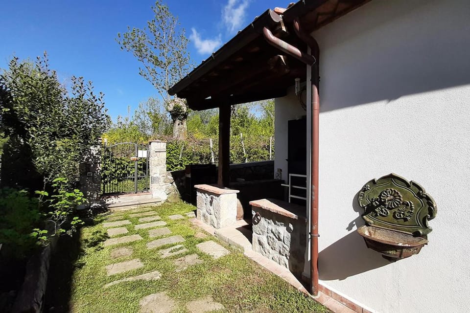 Property building, Facade/entrance, Garden