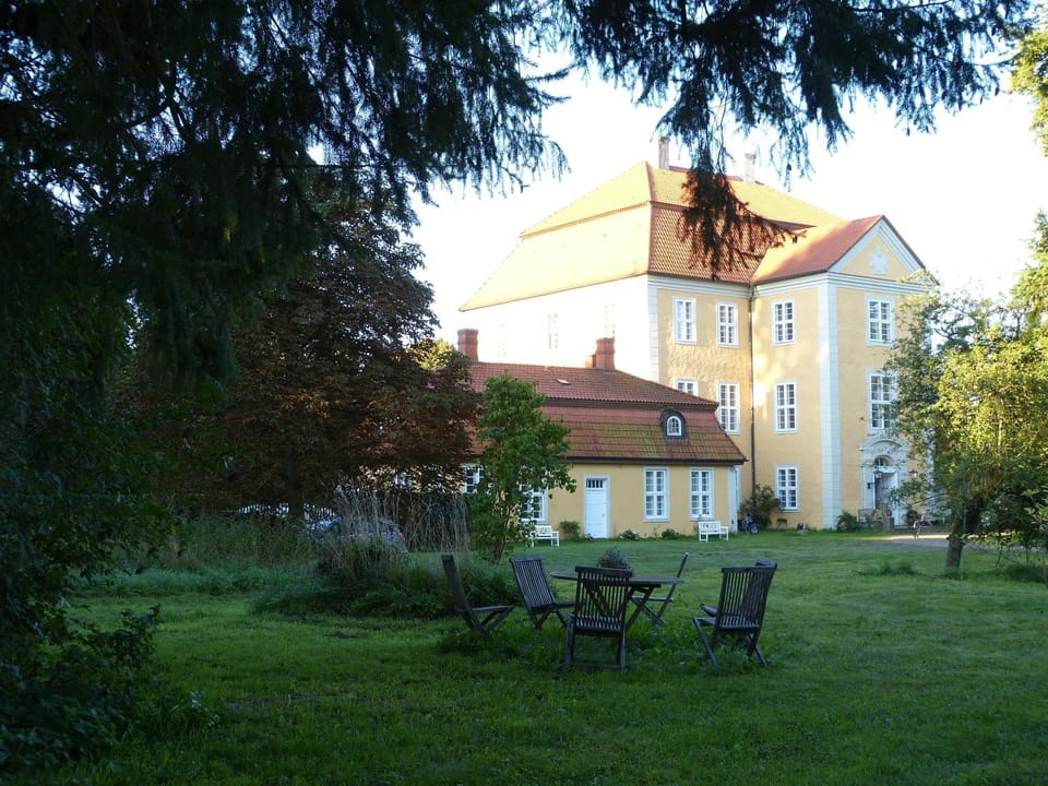 Facade/entrance, Garden