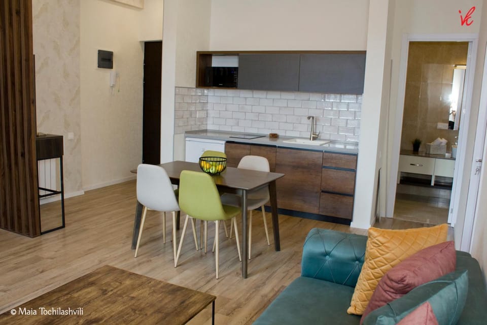 Bathroom, Kitchen or kitchenette, Living room, Dining area, Mountain view
