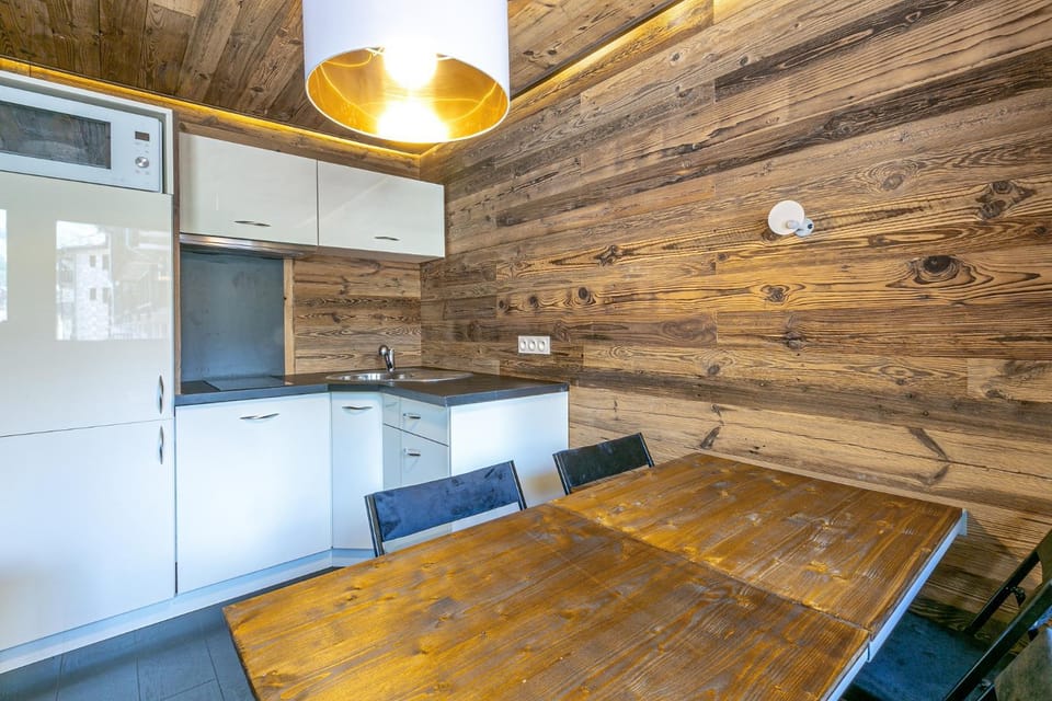 Magnifique petit studio 2-3 personnes dans l'Hyper Centre skis aux pieds vue front de neige Apartment in Val dIsere