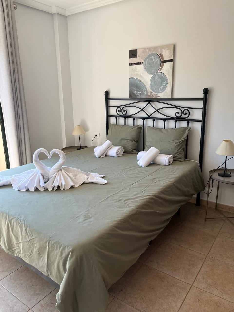 Bed, Photo of the whole room, Decorative detail, Bedroom, towels