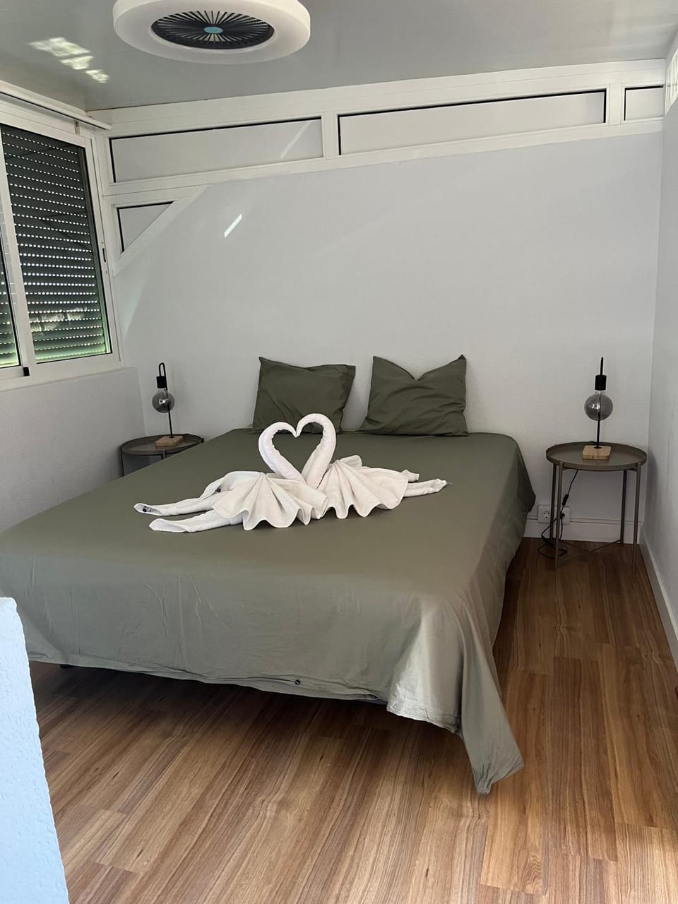 Bed, Living room, Photo of the whole room, Decorative detail, Seating area, Bedroom, towels
