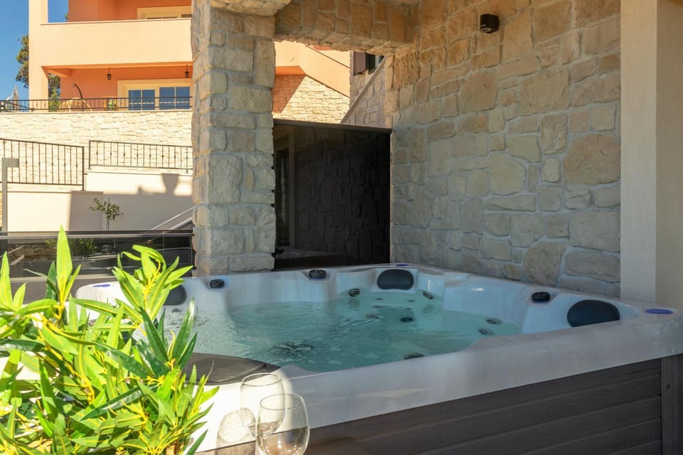 Hot Tub, Balcony/Terrace