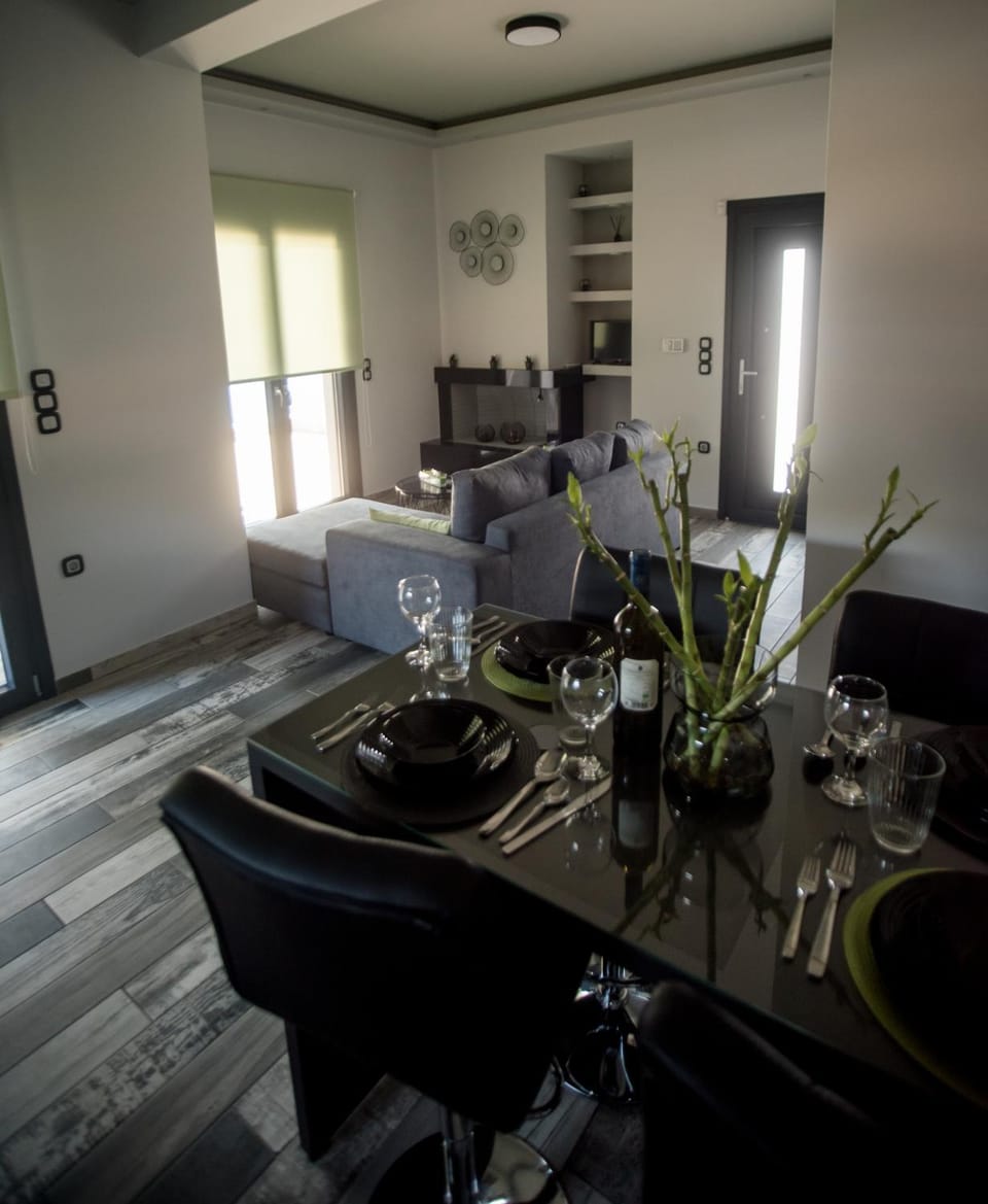 Restaurant/places to eat, Dining area