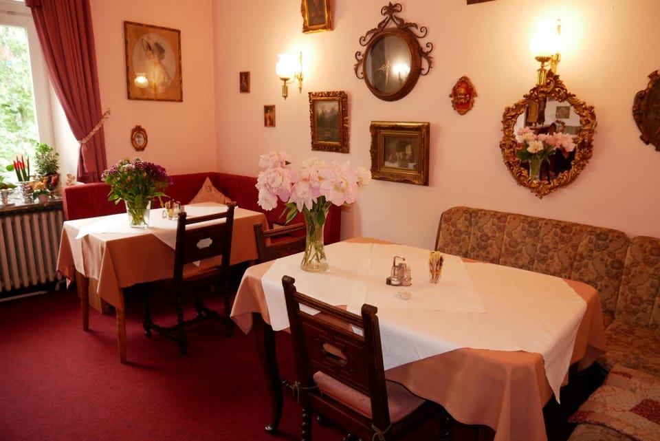 Dining area, Buffet breakfast
